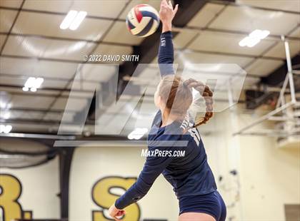 Thumbnail 3 in St. Teresa's Academy vs. Lee's Summit West (MSHSAA Class 5 District Championship) photogallery.