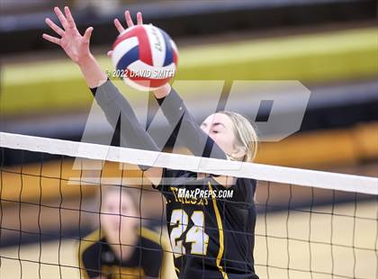 Thumbnail 1 in St. Teresa's Academy vs. Lee's Summit West (MSHSAA Class 5 District Championship) photogallery.