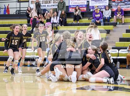Thumbnail 3 in St. Teresa's Academy vs. Lee's Summit West (MSHSAA Class 5 District Championship) photogallery.