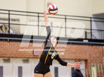 Thumbnail 2 in St. Teresa's Academy vs. Lee's Summit West (MSHSAA Class 5 District Championship) photogallery.