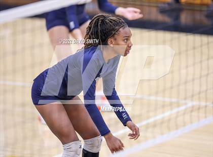 Thumbnail 2 in St. Teresa's Academy vs. Lee's Summit West (MSHSAA Class 5 District Championship) photogallery.
