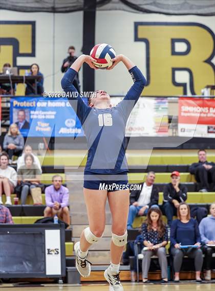 Thumbnail 3 in St. Teresa's Academy vs. Lee's Summit West (MSHSAA Class 5 District Championship) photogallery.