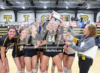 Thumbnail 2 in St. Teresa's Academy vs. Lee's Summit West (MSHSAA Class 5 District Championship) photogallery.