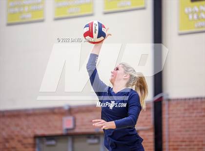 Thumbnail 3 in St. Teresa's Academy vs. Lee's Summit West (MSHSAA Class 5 District Championship) photogallery.