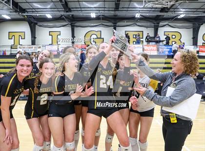 Thumbnail 1 in St. Teresa's Academy vs. Lee's Summit West (MSHSAA Class 5 District Championship) photogallery.