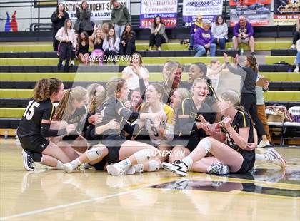 Thumbnail 3 in St. Teresa's Academy vs. Lee's Summit West (MSHSAA Class 5 District Championship) photogallery.