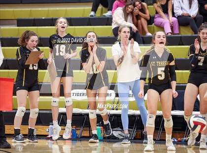 Thumbnail 2 in St. Teresa's Academy vs. Lee's Summit West (MSHSAA Class 5 District Championship) photogallery.