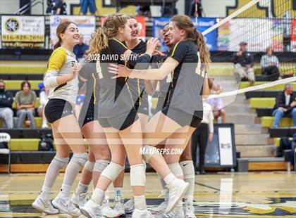 Thumbnail 2 in St. Teresa's Academy vs. Lee's Summit West (MSHSAA Class 5 District Championship) photogallery.