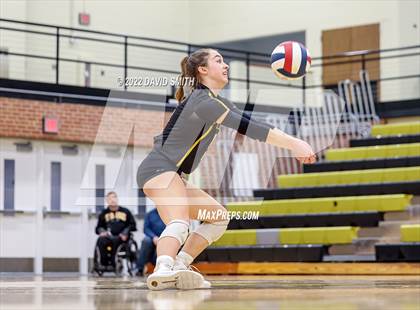 Thumbnail 3 in St. Teresa's Academy vs. Lee's Summit West (MSHSAA Class 5 District Championship) photogallery.