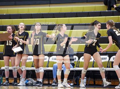 Thumbnail 3 in St. Teresa's Academy vs. Lee's Summit West (MSHSAA Class 5 District Championship) photogallery.