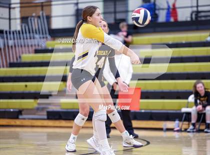 Thumbnail 3 in St. Teresa's Academy vs. Lee's Summit West (MSHSAA Class 5 District Championship) photogallery.