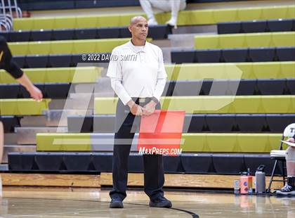 Thumbnail 2 in St. Teresa's Academy vs. Lee's Summit West (MSHSAA Class 5 District Championship) photogallery.