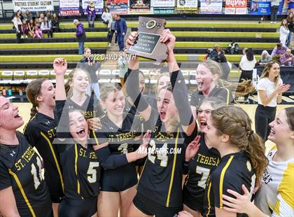 Thumbnail 3 in St. Teresa's Academy vs. Lee's Summit West (MSHSAA Class 5 District Championship) photogallery.
