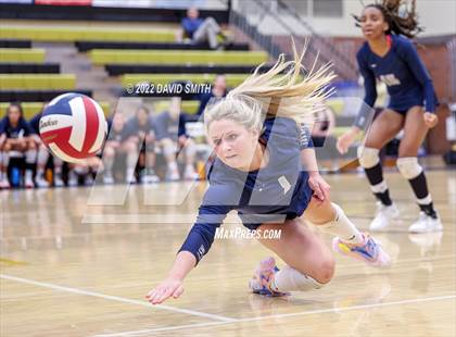 Thumbnail 3 in St. Teresa's Academy vs. Lee's Summit West (MSHSAA Class 5 District Championship) photogallery.