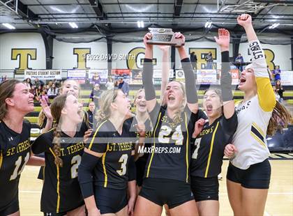 Thumbnail 2 in St. Teresa's Academy vs. Lee's Summit West (MSHSAA Class 5 District Championship) photogallery.