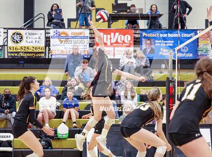 Thumbnail 3 in St. Teresa's Academy vs. Lee's Summit West (MSHSAA Class 5 District Championship) photogallery.