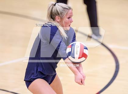Thumbnail 3 in St. Teresa's Academy vs. Lee's Summit West (MSHSAA Class 5 District Championship) photogallery.