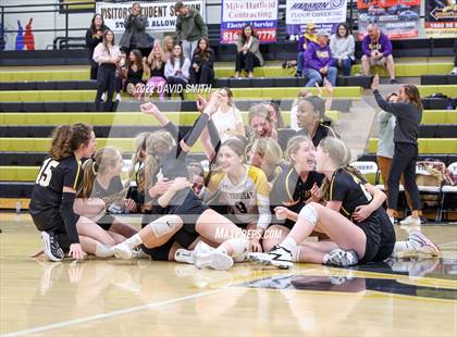 Thumbnail 3 in St. Teresa's Academy vs. Lee's Summit West (MSHSAA Class 5 District Championship) photogallery.