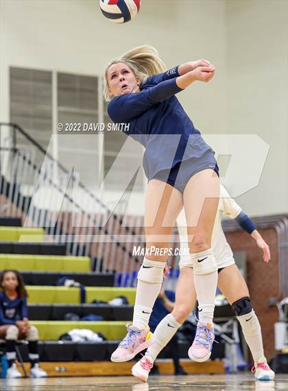 Thumbnail 2 in St. Teresa's Academy vs. Lee's Summit West (MSHSAA Class 5 District Championship) photogallery.