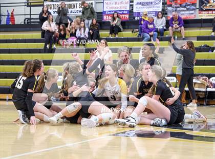 Thumbnail 2 in St. Teresa's Academy vs. Lee's Summit West (MSHSAA Class 5 District Championship) photogallery.
