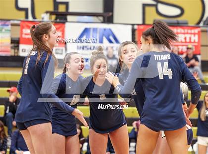 Thumbnail 3 in St. Teresa's Academy vs. Lee's Summit West (MSHSAA Class 5 District Championship) photogallery.