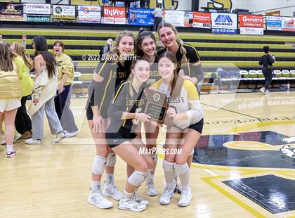 Thumbnail 2 in St. Teresa's Academy vs. Lee's Summit West (MSHSAA Class 5 District Championship) photogallery.