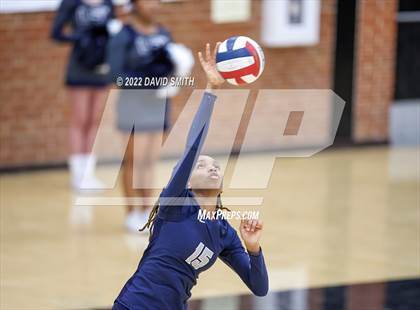 Thumbnail 2 in St. Teresa's Academy vs. Lee's Summit West (MSHSAA Class 5 District Championship) photogallery.