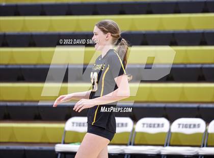Thumbnail 3 in St. Teresa's Academy vs. Lee's Summit West (MSHSAA Class 5 District Championship) photogallery.