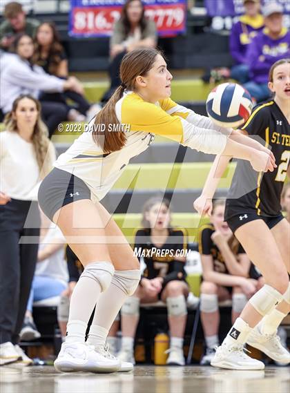 Thumbnail 2 in St. Teresa's Academy vs. Lee's Summit West (MSHSAA Class 5 District Championship) photogallery.