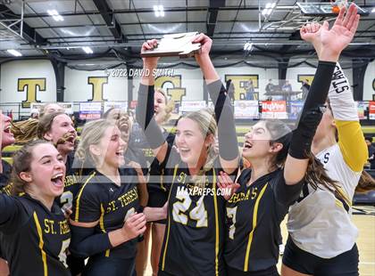 Thumbnail 2 in St. Teresa's Academy vs. Lee's Summit West (MSHSAA Class 5 District Championship) photogallery.