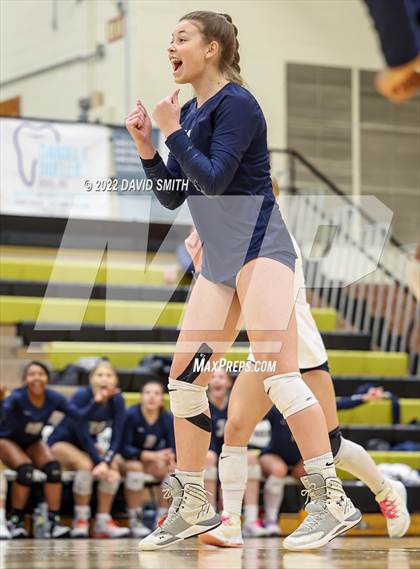 Thumbnail 3 in St. Teresa's Academy vs. Lee's Summit West (MSHSAA Class 5 District Championship) photogallery.