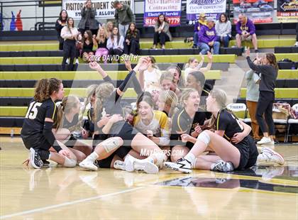 Thumbnail 2 in St. Teresa's Academy vs. Lee's Summit West (MSHSAA Class 5 District Championship) photogallery.