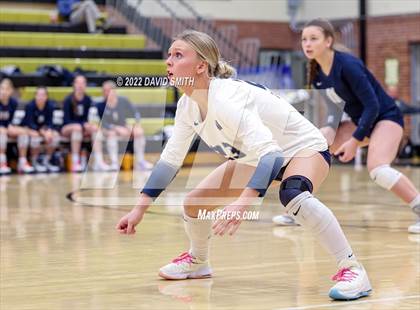 Thumbnail 3 in St. Teresa's Academy vs. Lee's Summit West (MSHSAA Class 5 District Championship) photogallery.
