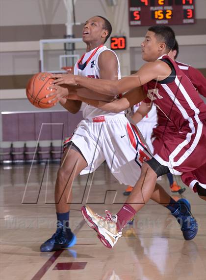 Thumbnail 3 in Maranatha vs. Downey (MaxPreps Holiday Classic) photogallery.