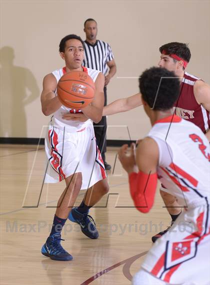 Thumbnail 2 in Maranatha vs. Downey (MaxPreps Holiday Classic) photogallery.