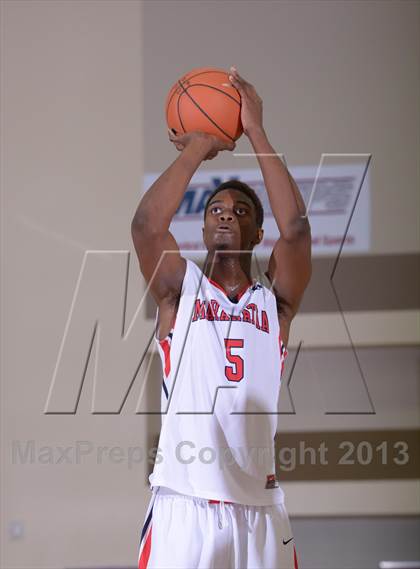 Thumbnail 3 in Maranatha vs. Downey (MaxPreps Holiday Classic) photogallery.