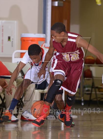 Thumbnail 2 in Maranatha vs. Downey (MaxPreps Holiday Classic) photogallery.