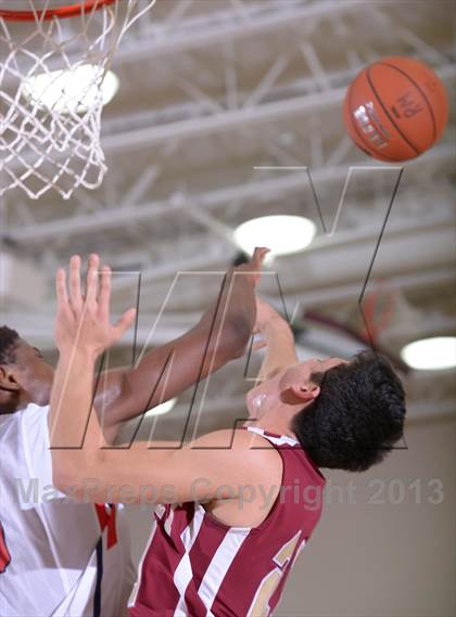 Thumbnail 2 in Maranatha vs. Downey (MaxPreps Holiday Classic) photogallery.