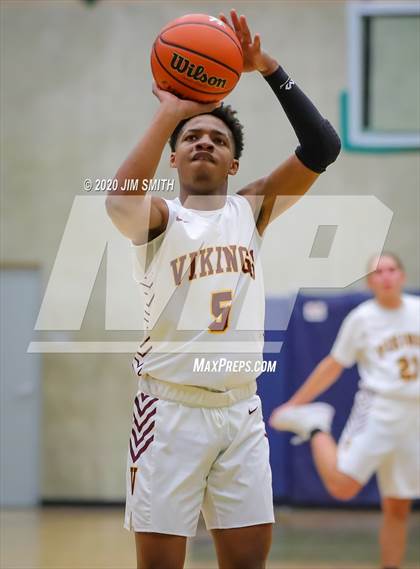 Thumbnail 3 in Highland vs. Valley (Albuquerque Metro Classic) photogallery.