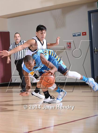 Thumbnail 3 in Los Osos vs Cabrillo (MaxPreps Holiday Classic) photogallery.