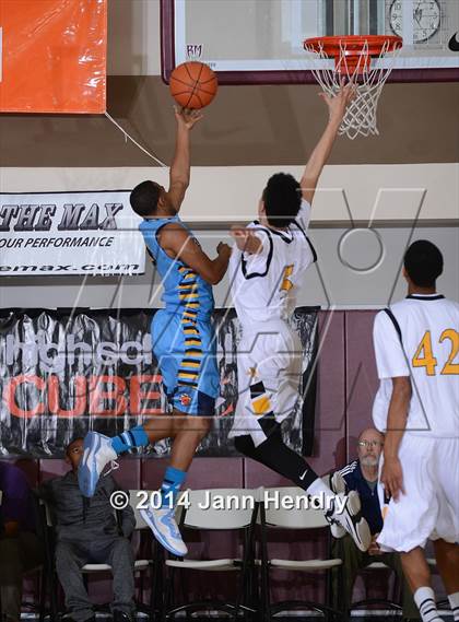 Thumbnail 2 in Los Osos vs Cabrillo (MaxPreps Holiday Classic) photogallery.