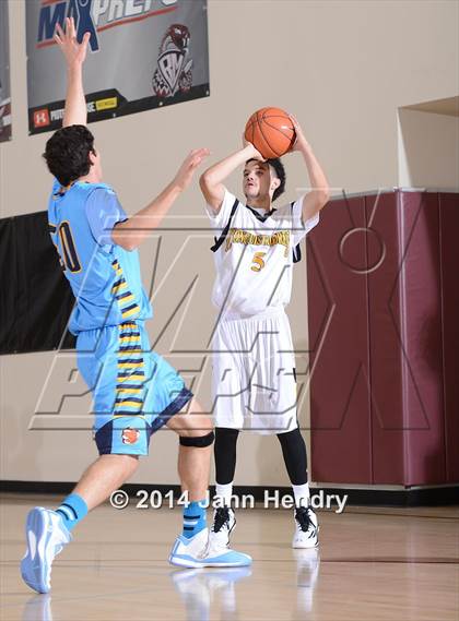 Thumbnail 2 in Los Osos vs Cabrillo (MaxPreps Holiday Classic) photogallery.