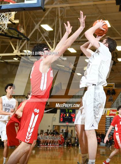 Thumbnail 2 in Mater Dei vs South Eugene (Les Schwab Invitational) photogallery.