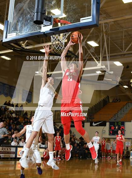 Thumbnail 1 in Mater Dei vs South Eugene (Les Schwab Invitational) photogallery.