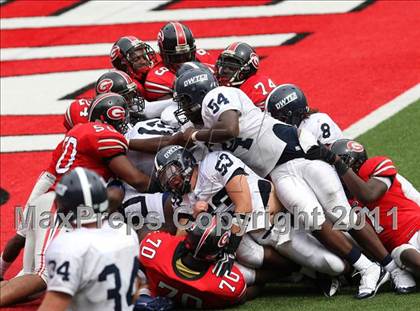 Thumbnail 2 in Dwyer vs. Glenville (Kirk Herbstreit National Kickoff Classic) photogallery.