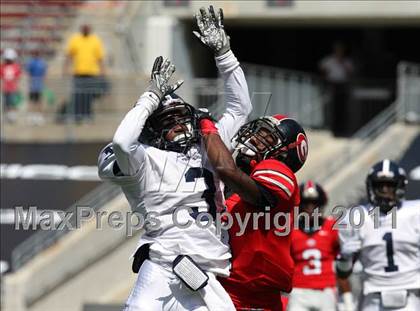 Thumbnail 2 in Dwyer vs. Glenville (Kirk Herbstreit National Kickoff Classic) photogallery.