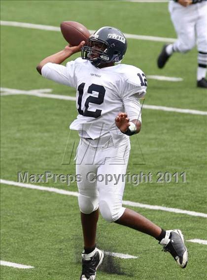 Thumbnail 3 in Dwyer vs. Glenville (Kirk Herbstreit National Kickoff Classic) photogallery.
