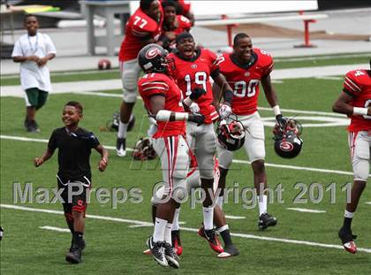 Thumbnail 1 in Dwyer vs. Glenville (Kirk Herbstreit National Kickoff Classic) photogallery.