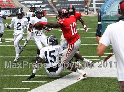 Thumbnail 3 in Dwyer vs. Glenville (Kirk Herbstreit National Kickoff Classic) photogallery.