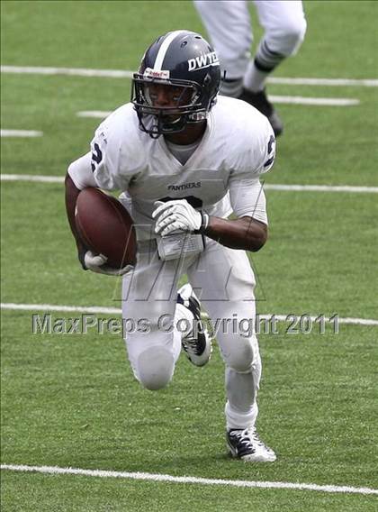 Thumbnail 1 in Dwyer vs. Glenville (Kirk Herbstreit National Kickoff Classic) photogallery.